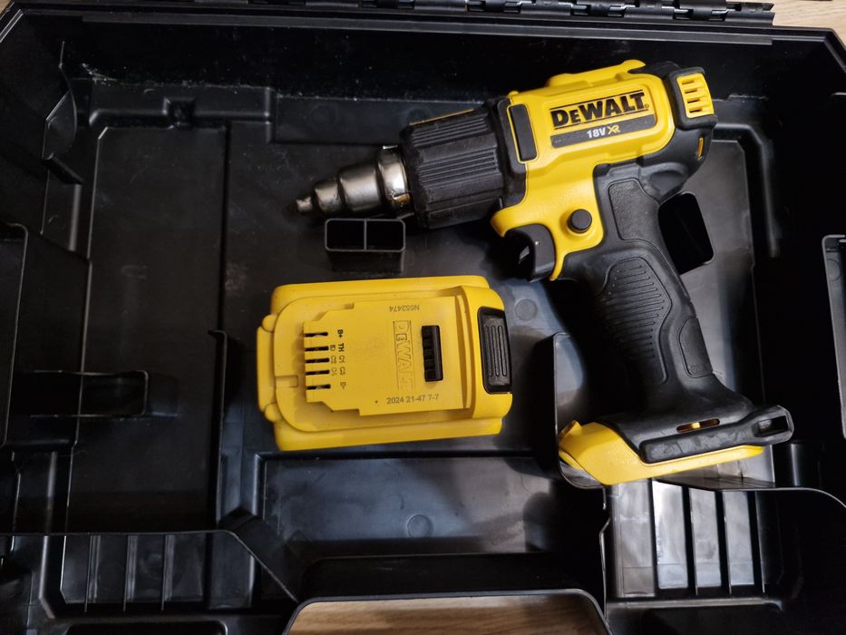 Фен   DEWALT.акумуляторний DCE 530