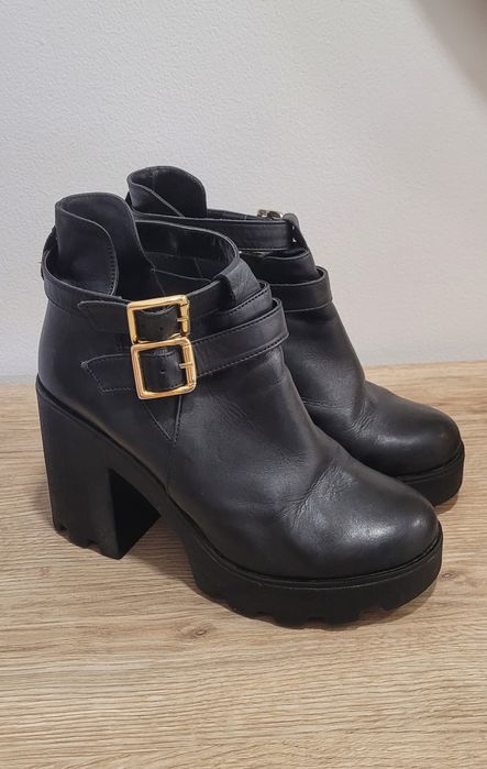 Botas de salto     .