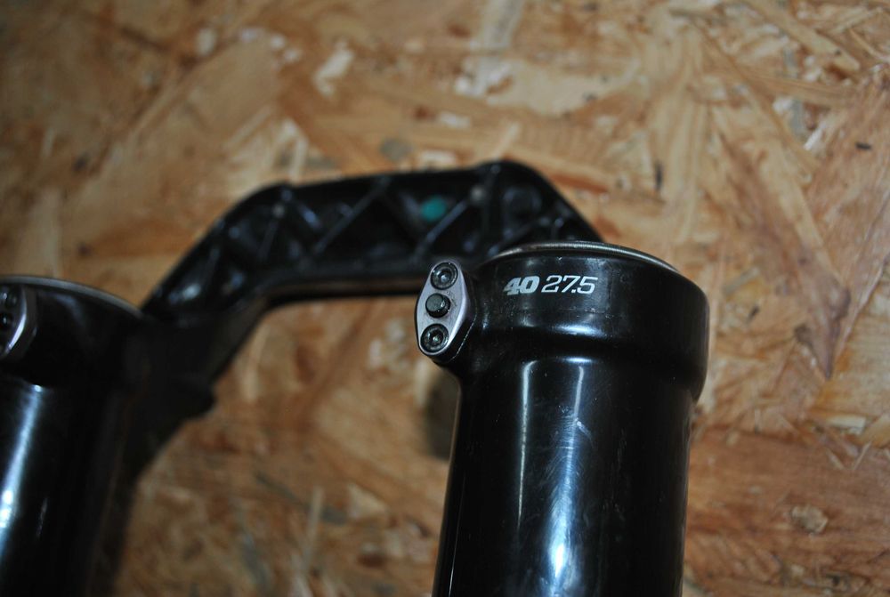 Lagi golenie dolne FOX 40 27,5 Performance Elite 2017