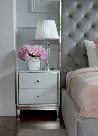 Szafka nocna lakierowana biało srebrna do sypialni glamour