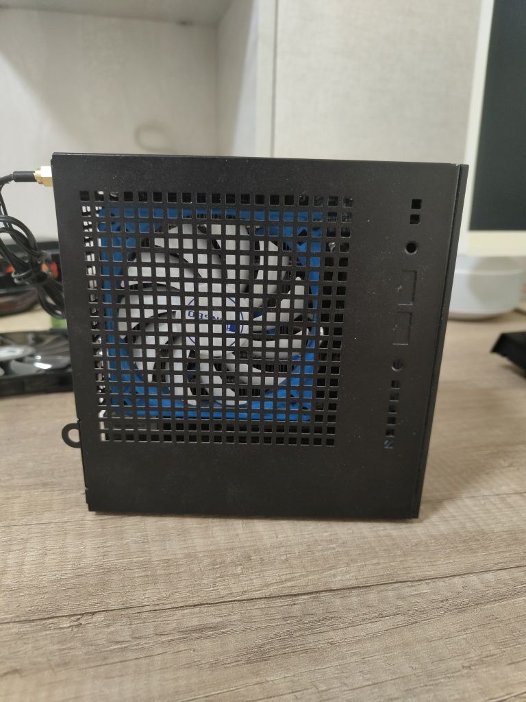 Asrock Deskmini A300M-STX (Ryzen 5 3350g, ram8, nvme 256, wifi/bt)