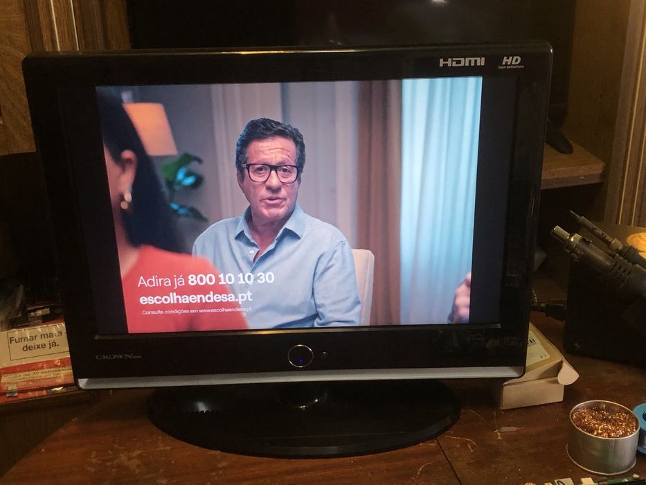 TV Crown Japan 19” com DVD e Fonte 12V