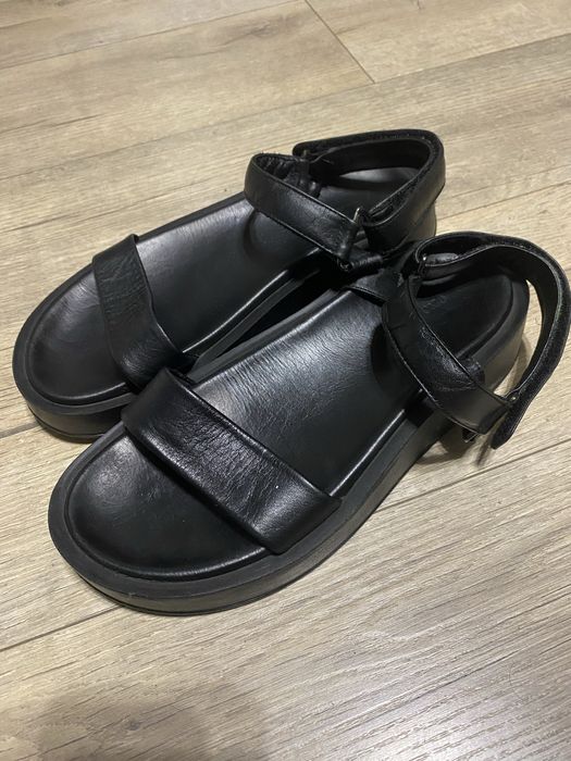 сандалі шкіряні Gino Rossi