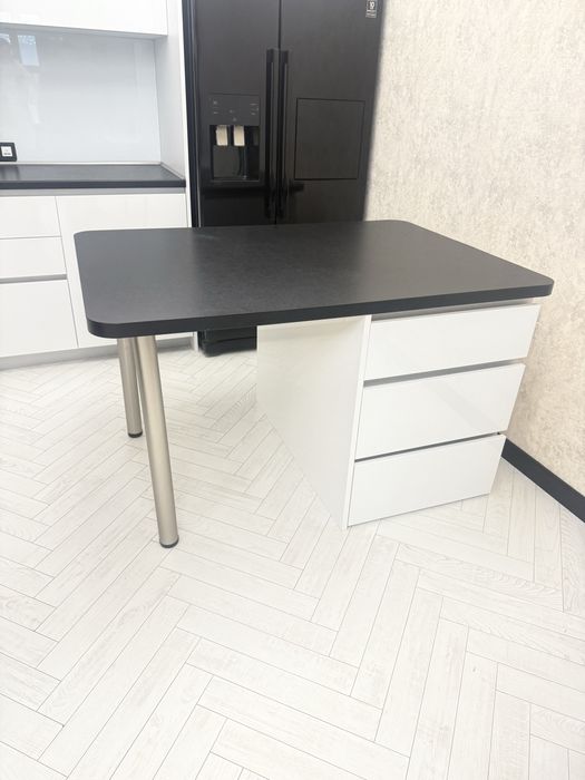 Продам стол