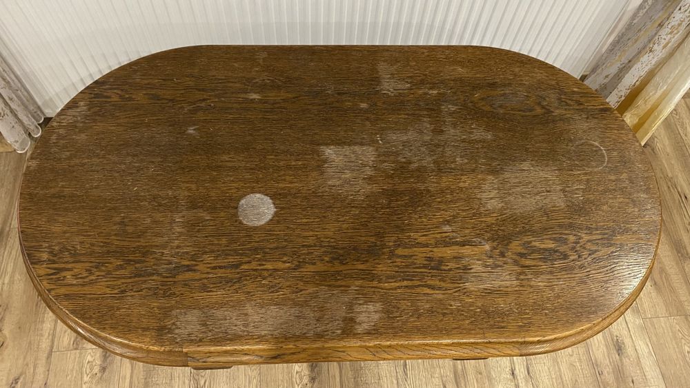 Solidny drewniany zdobiony stolik kawowy