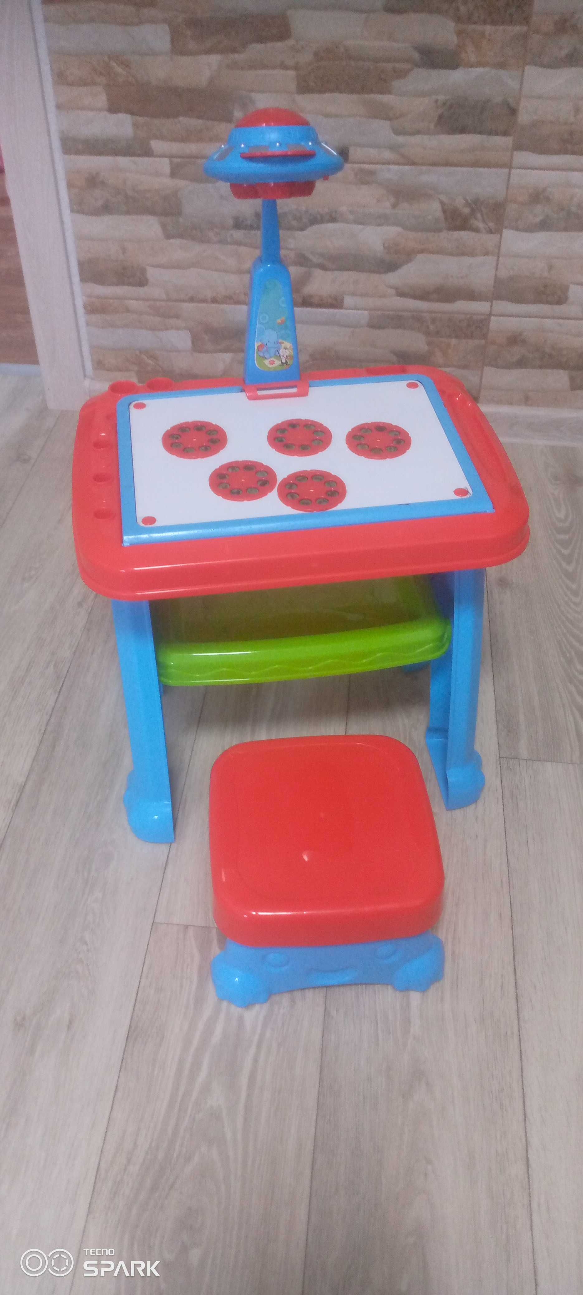 Ігровий столик з проектором та стільчиком