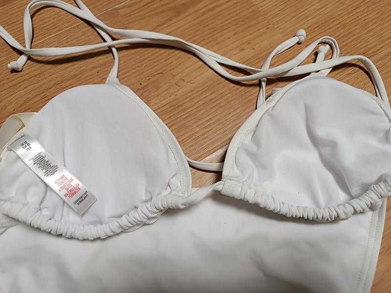 Купальник бікіні роздільний білий з заклепками шипами
Miss Selfridge