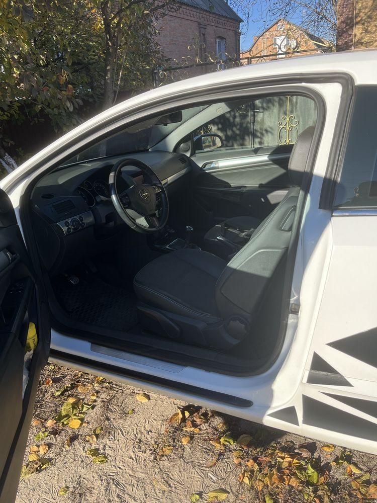 Opel Astra H, GTC , 2009