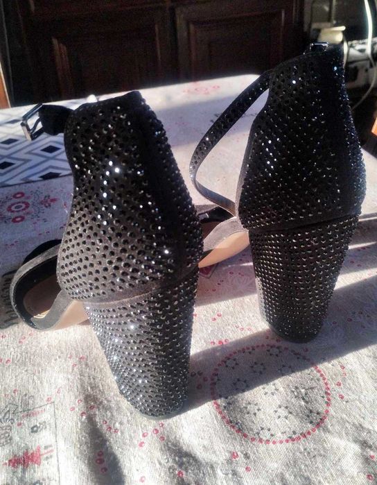 Stradivarius - Czarne buty na obcasie z kryształkami 41