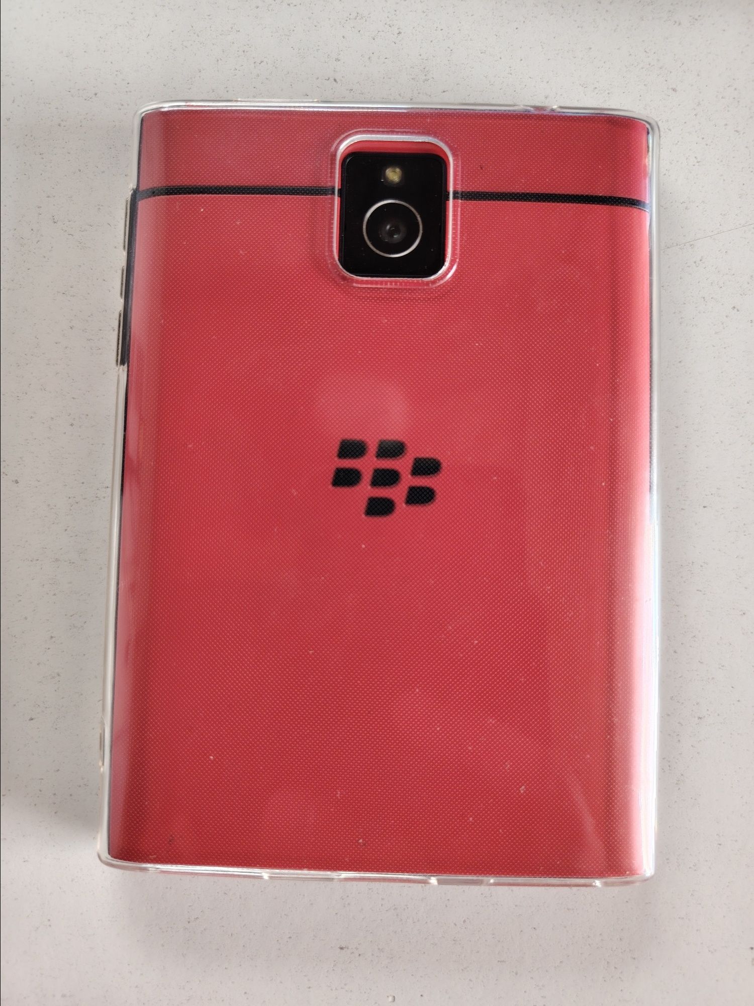 Продам Blackberry Q30 Passport Red Edition