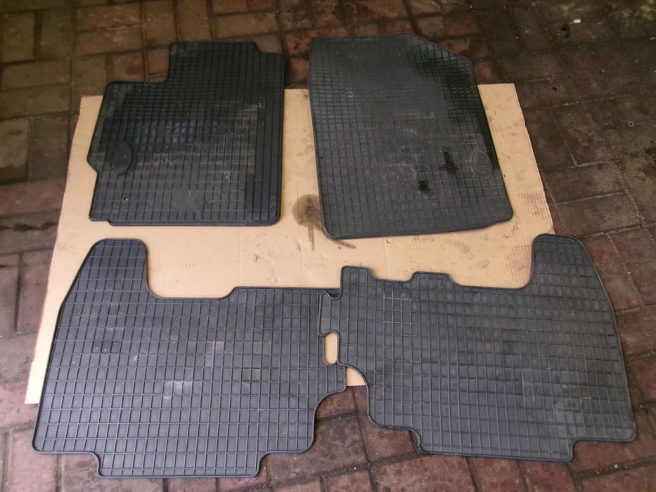 DYWANIKI WYCIERACZKI GUMOWE TOYOTA yaris II 05-11