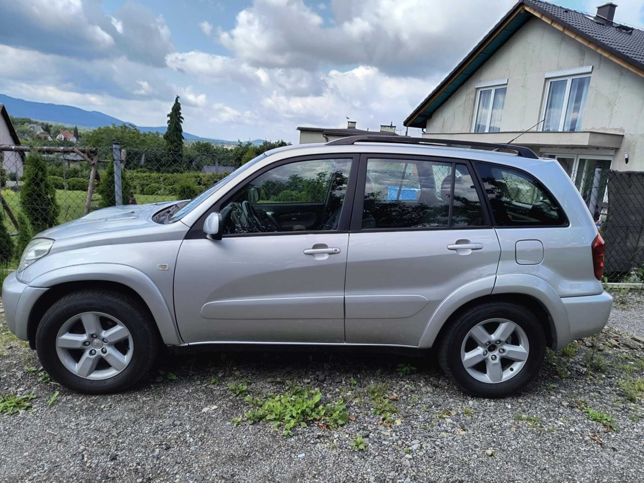 SUV Toyota RAV4 4x4 2.0 D-4D 2005 (USZKODZONY)