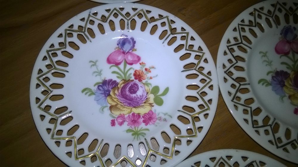 Talerzyki deserowe Victoria-ażurowe SYGNOWANE.Porcelana