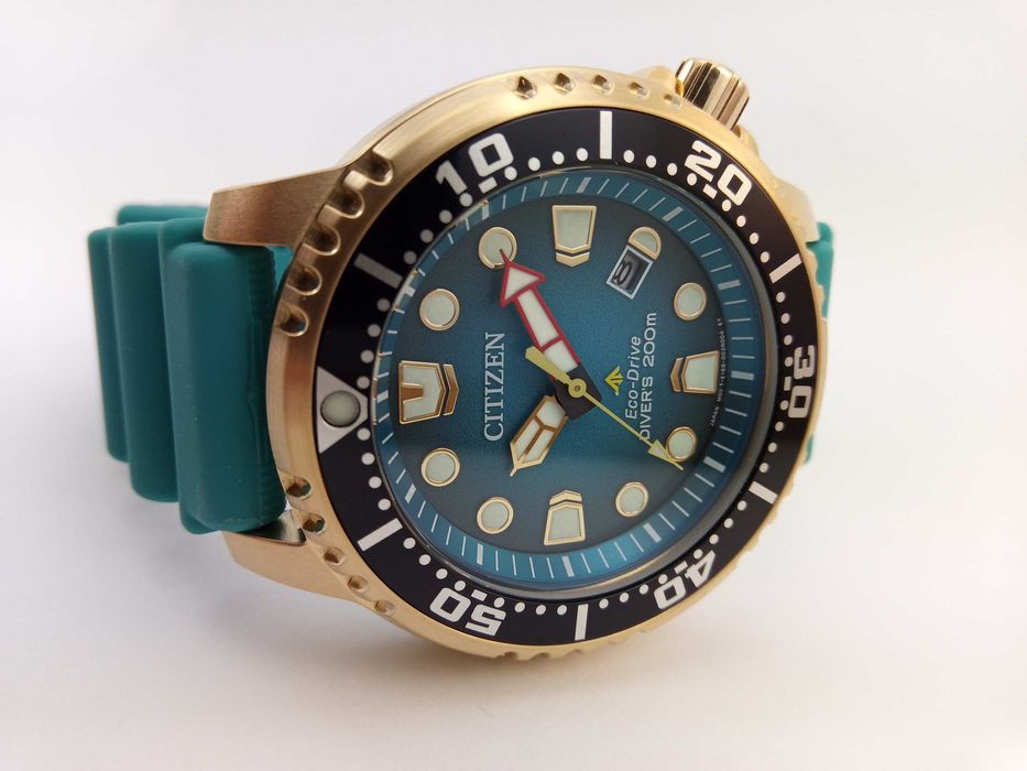 Японские мужские часы - 200м дайверы Citizen Eco-Drive BN0162-02X