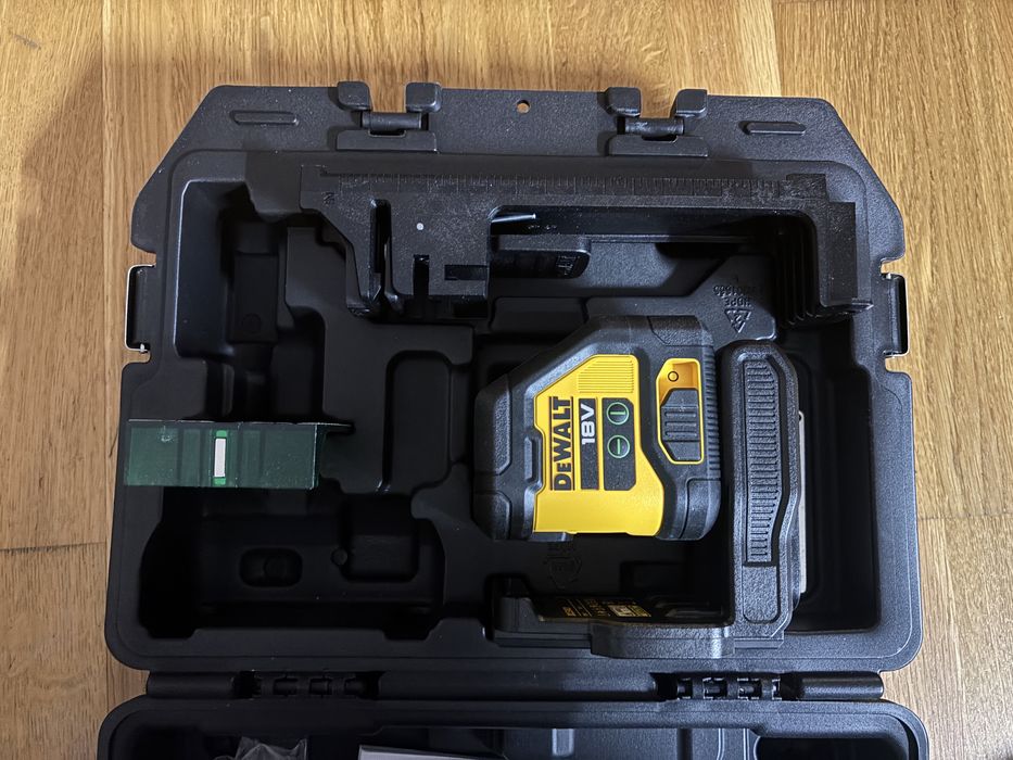 Лінійний лазерний рівень DeWALT DCLE34021N