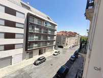 Apartamento De 6 Assoalhadas Totalmente Remodelado, Junto Ao Campo Peq