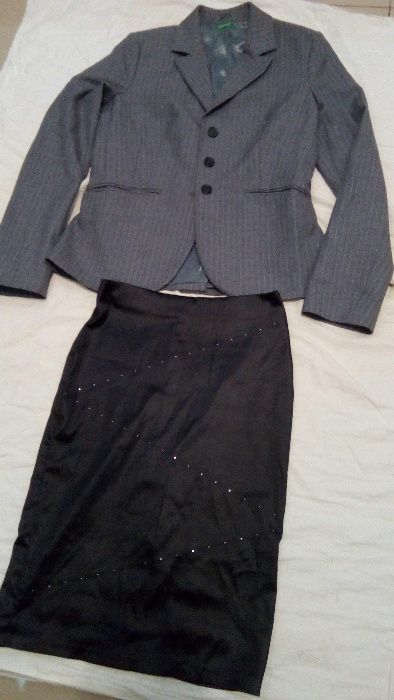 Женский деловой пиджак и юбка