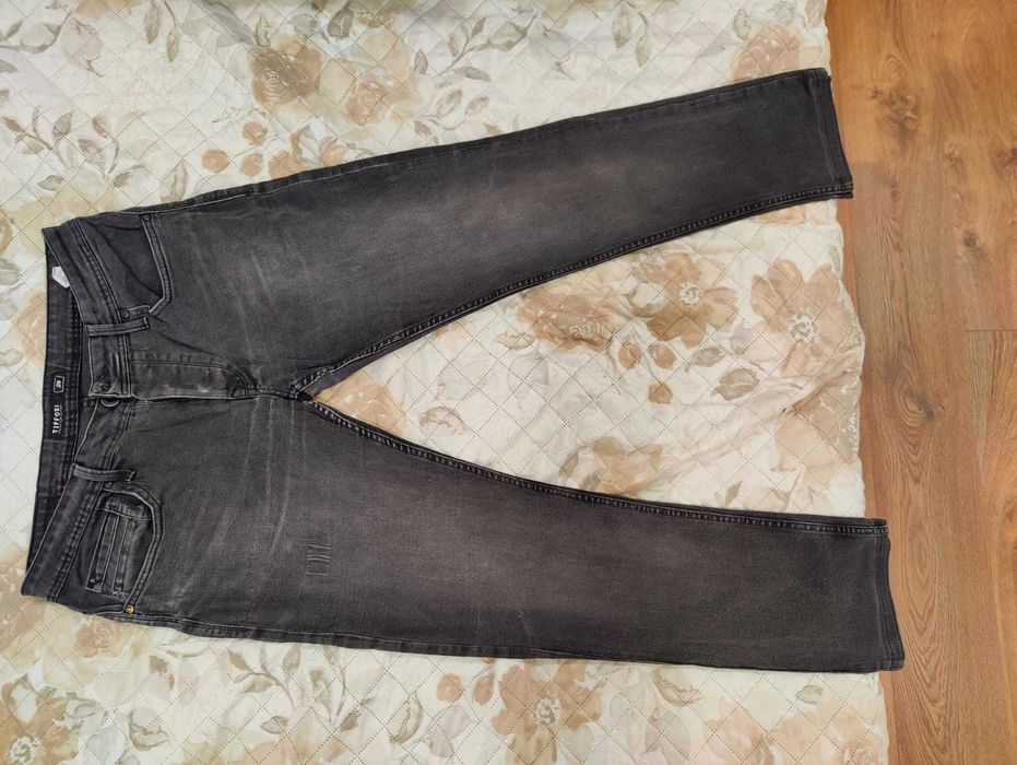 Calças de ganga pretas da Salsa tam. 42 em excelente estado