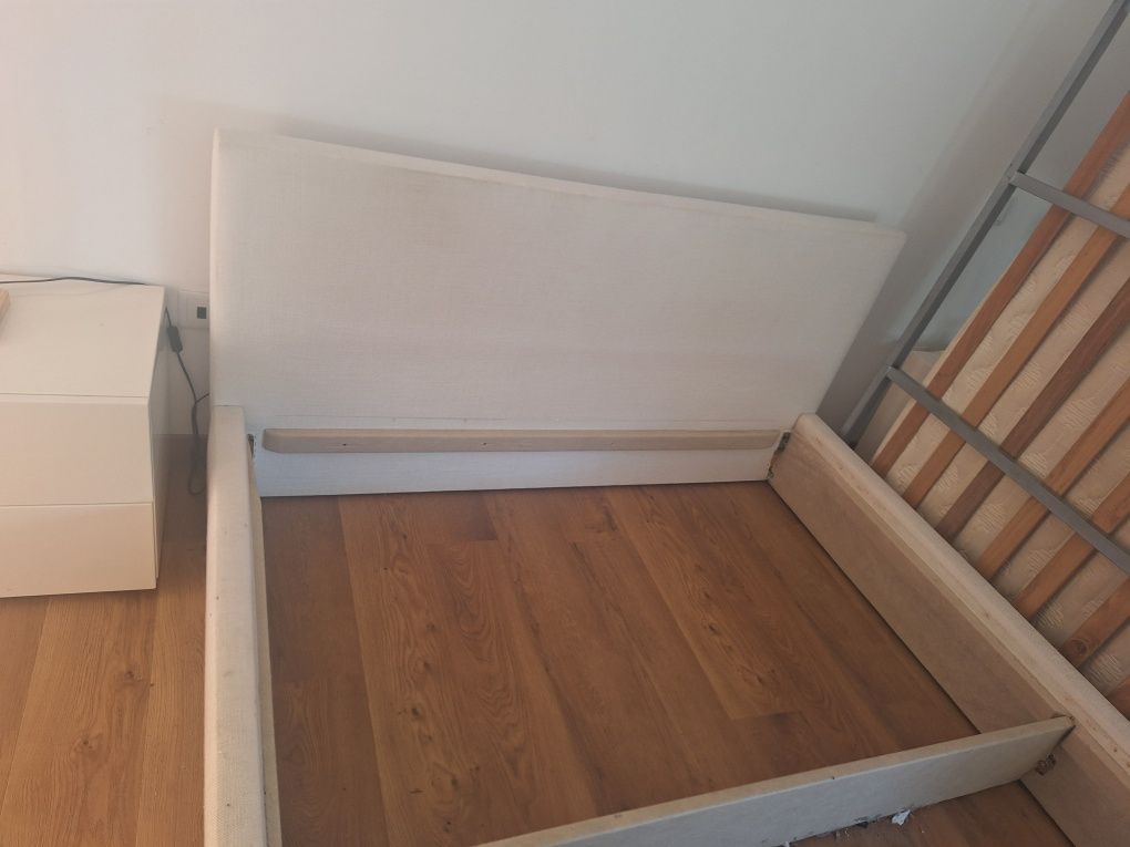 Cama em tecido em optimo estado