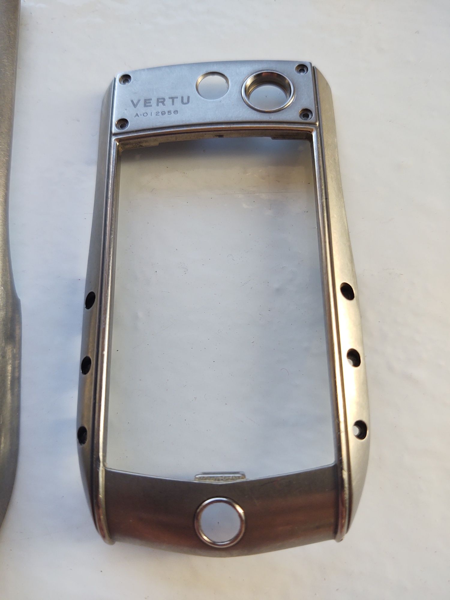 Vertu ascent TI.корпус