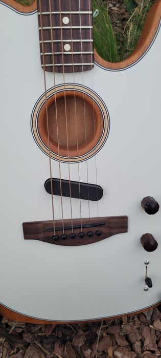 Fender Acoustasonic Telecaster  bialy wyprzedaż instrumentów.