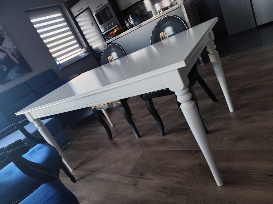 Stół do jadalni lub salonu