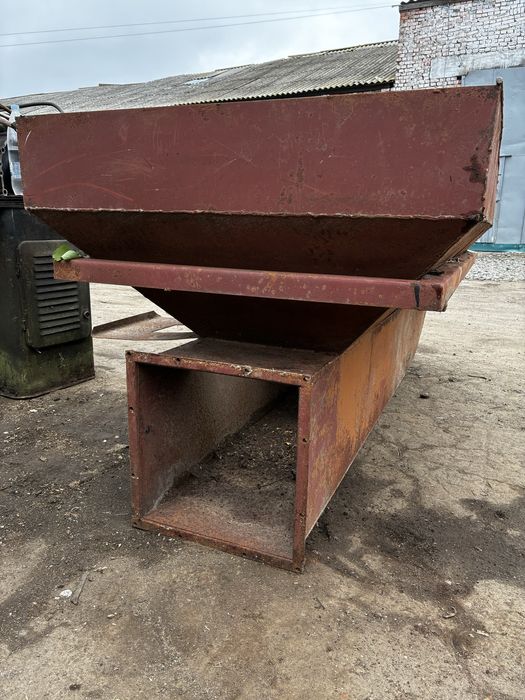 Металеві прийомні бункери накопичувачі для зерна тирси пелет