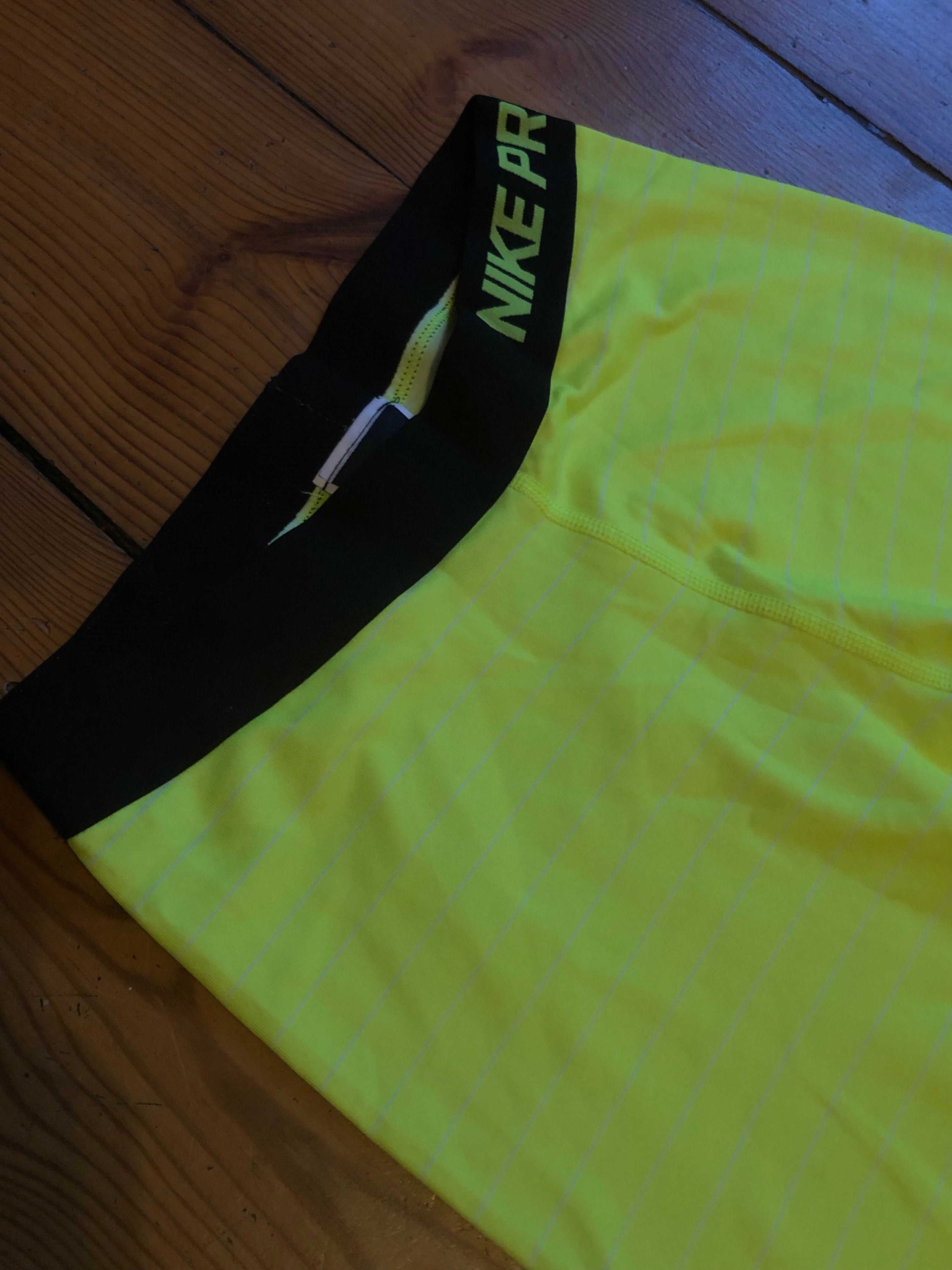Sportowe legginsy Nike