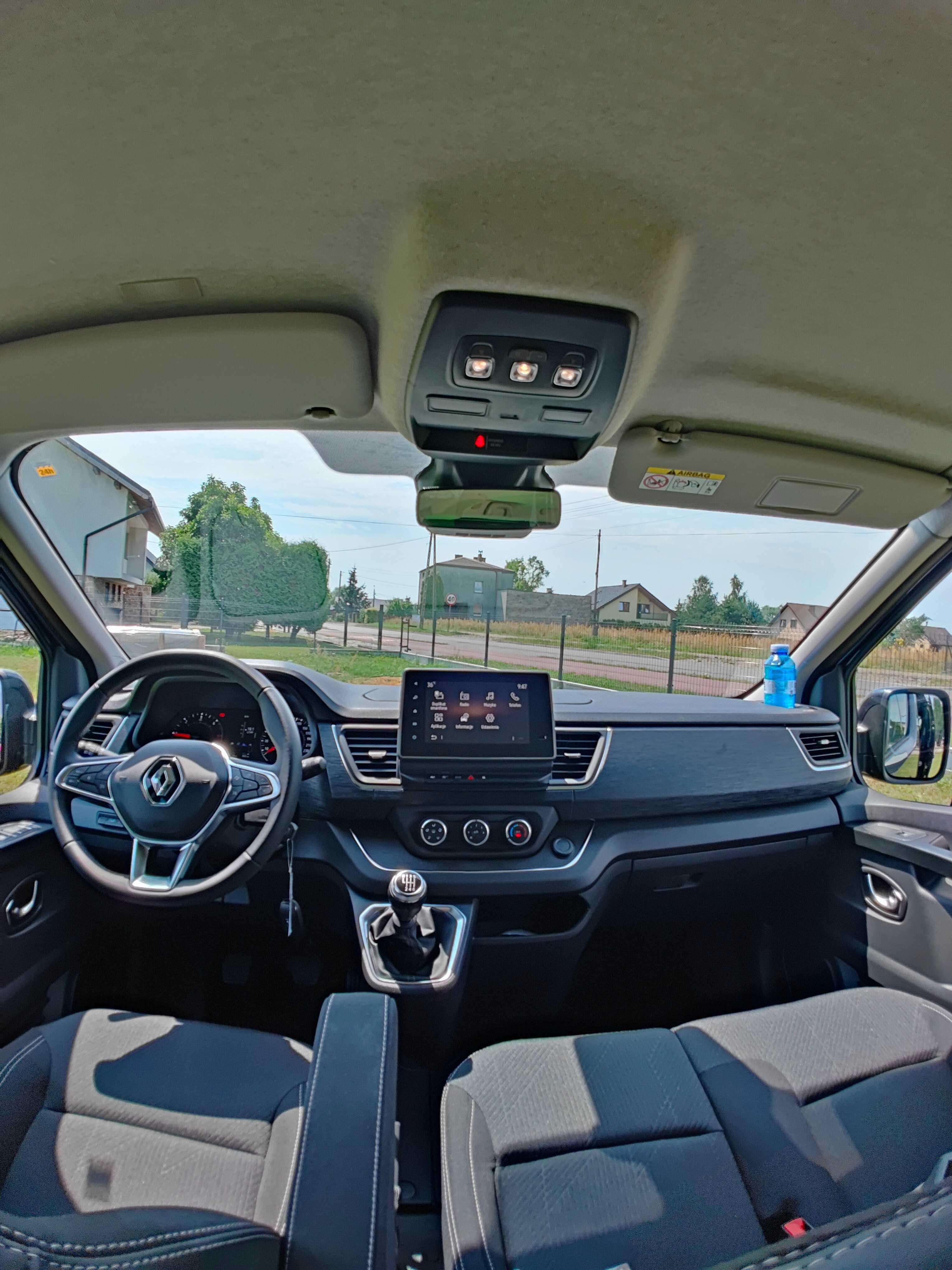 Wynajem busa, Wypożyczalnia, Bus 9 osobowy, kat. B Renault Trafic Long
