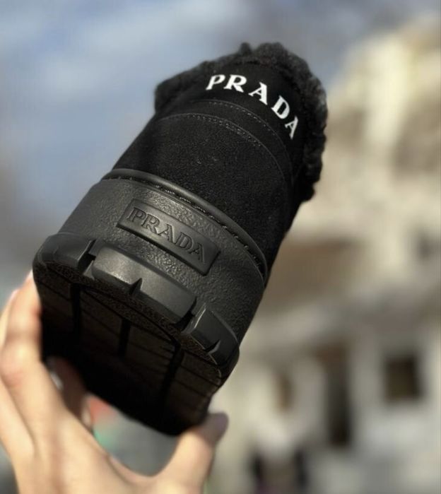 Кросівки Prada з овчиною