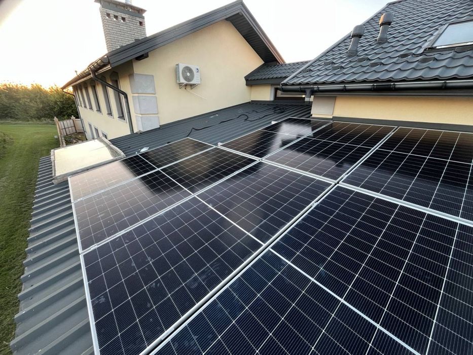 Монтаж установка iнвертора сонячної електростанції  сонячних панелей