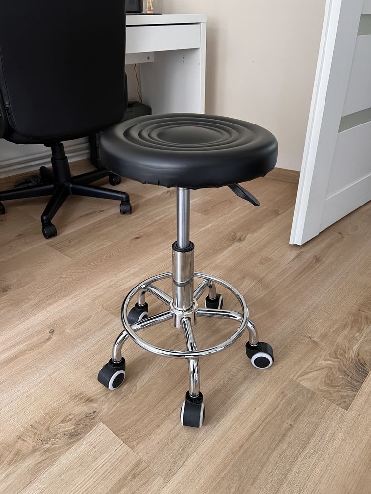 Taboret kosmetyczny regulowany