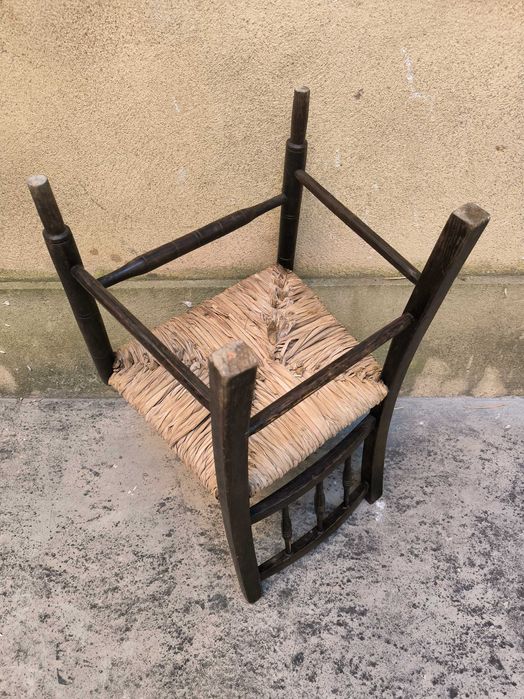 Cadeira rústica de madeira e verga