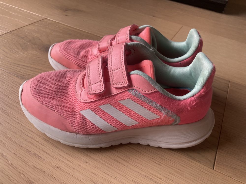 Buty dziewczęce brzoswiniowe sportowe Adidas 31,5