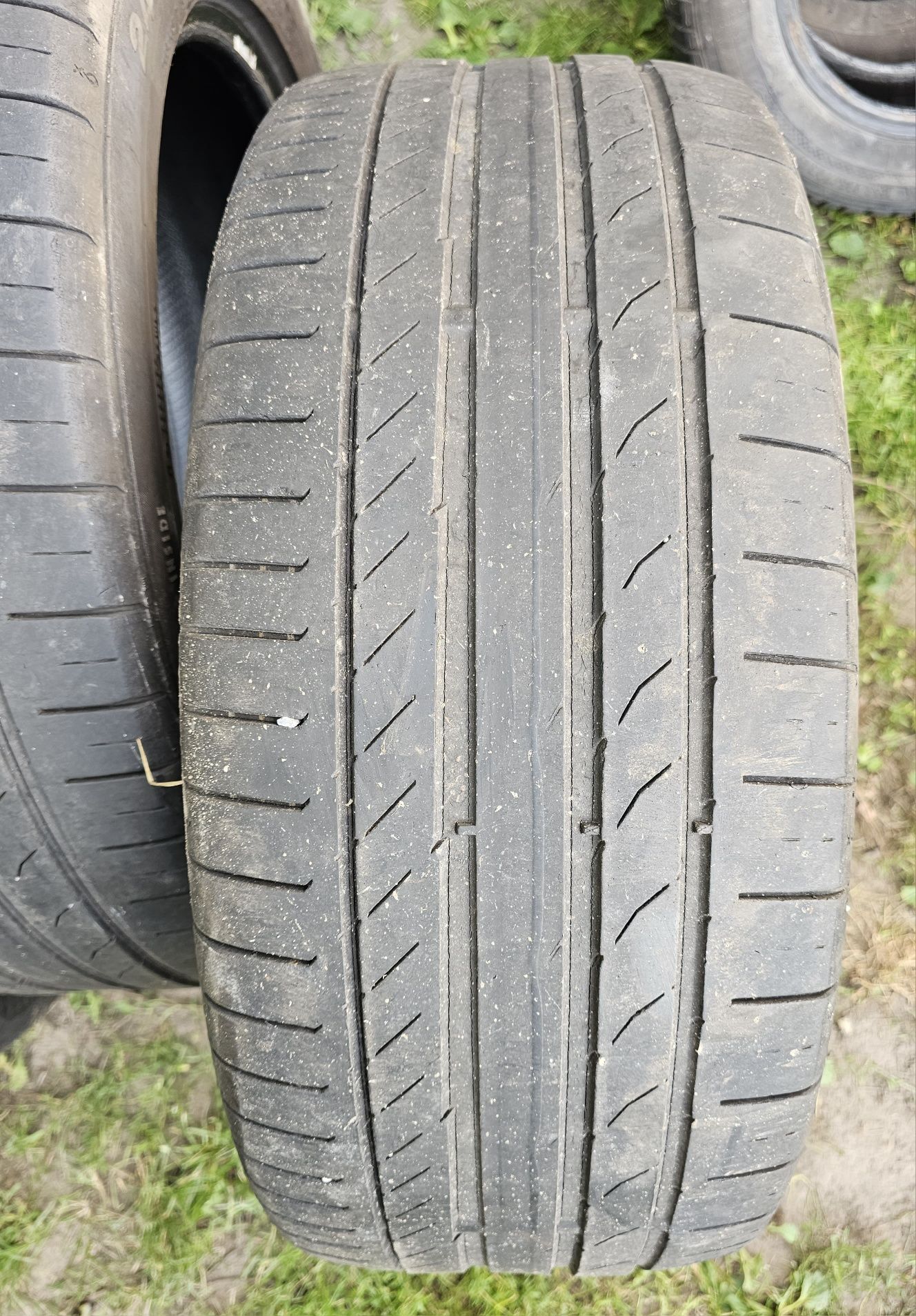 Opony letnie Continental 245/45R19 98W