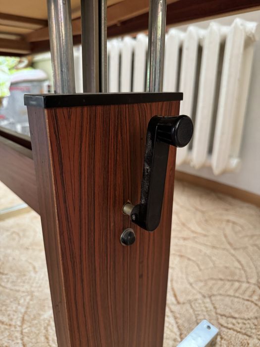 Стіл розкладний з регулятором висоти