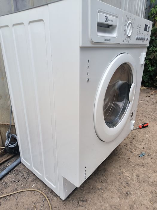 Встраиваемая стирально-сушильная Electrolux 7 кг, 1400 об/мин в отличн