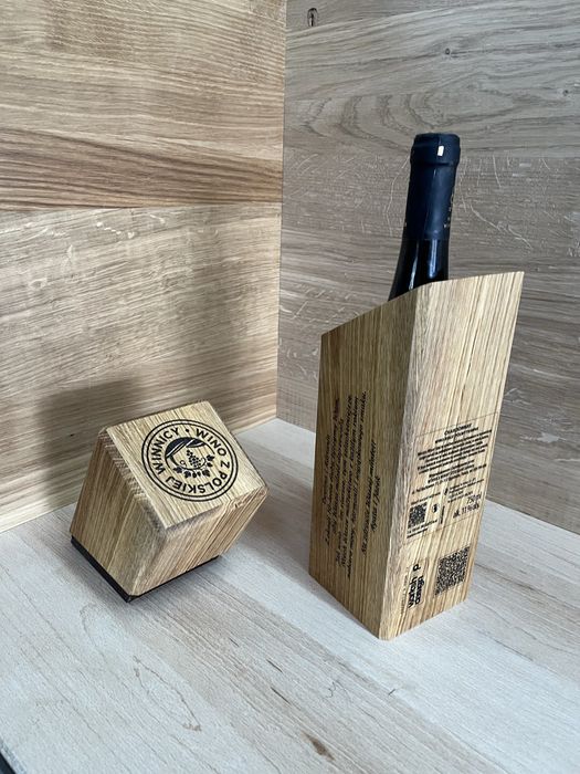 Pudełko opakowanie  na alko. wino , drewno dębowe nie sklejka +grawer…