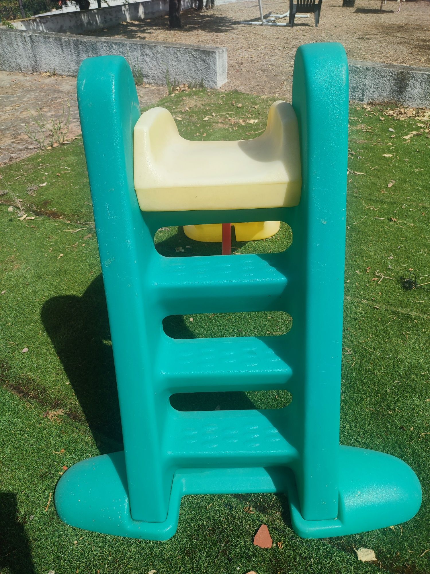 Escorrega infantil jardim Little Tikes