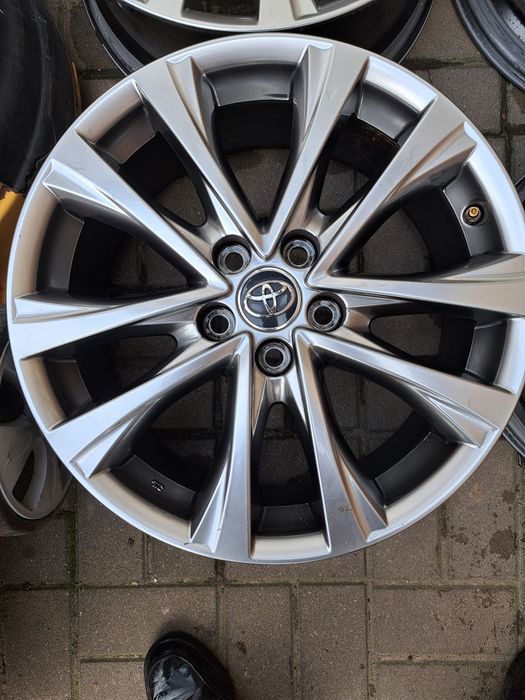 Felgi aluminiowe 18cali 5x114,3 7,5j et45 z czujnikami do Toyoty Rav4