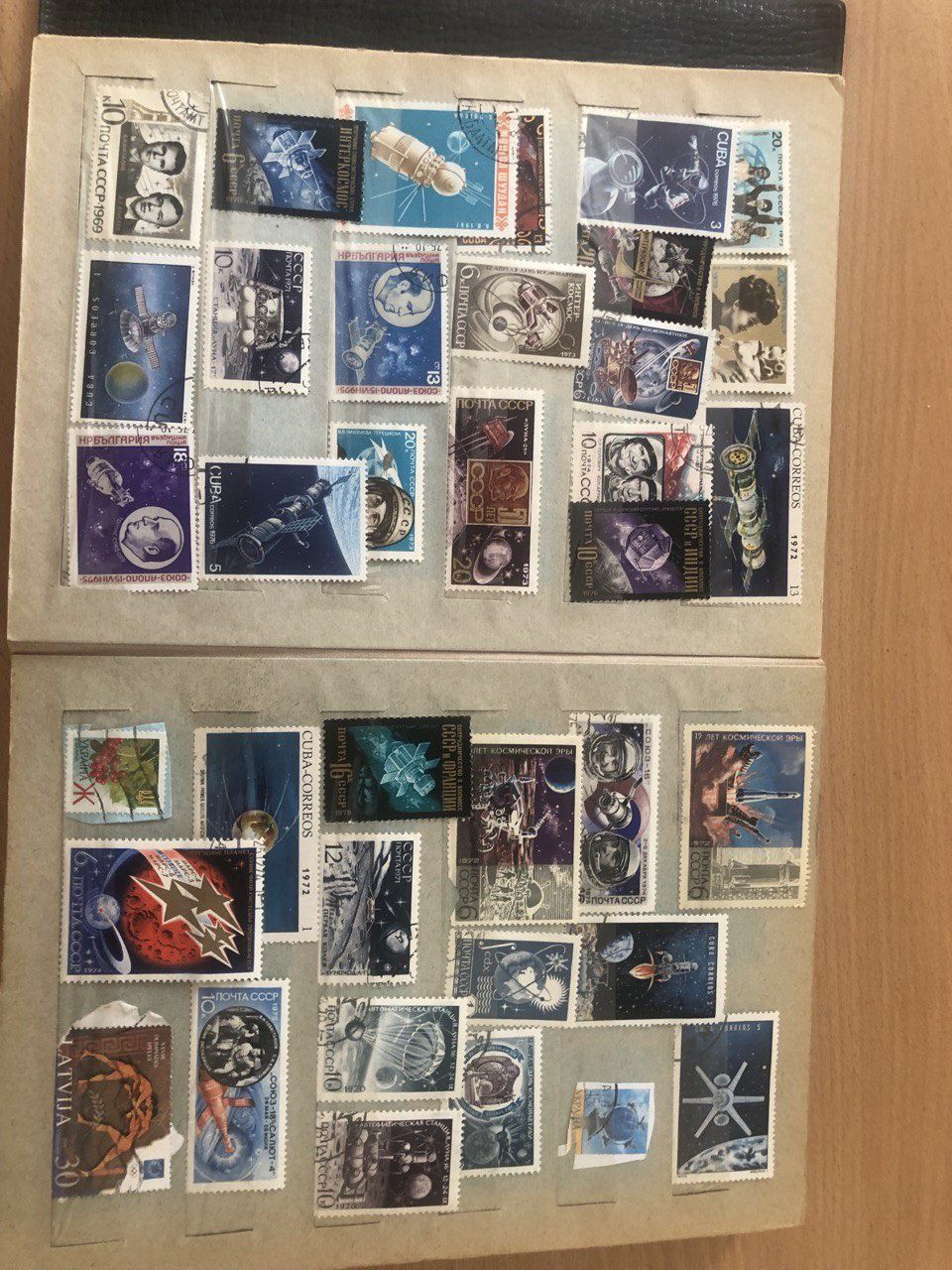 Почтовые марки в альбоме
