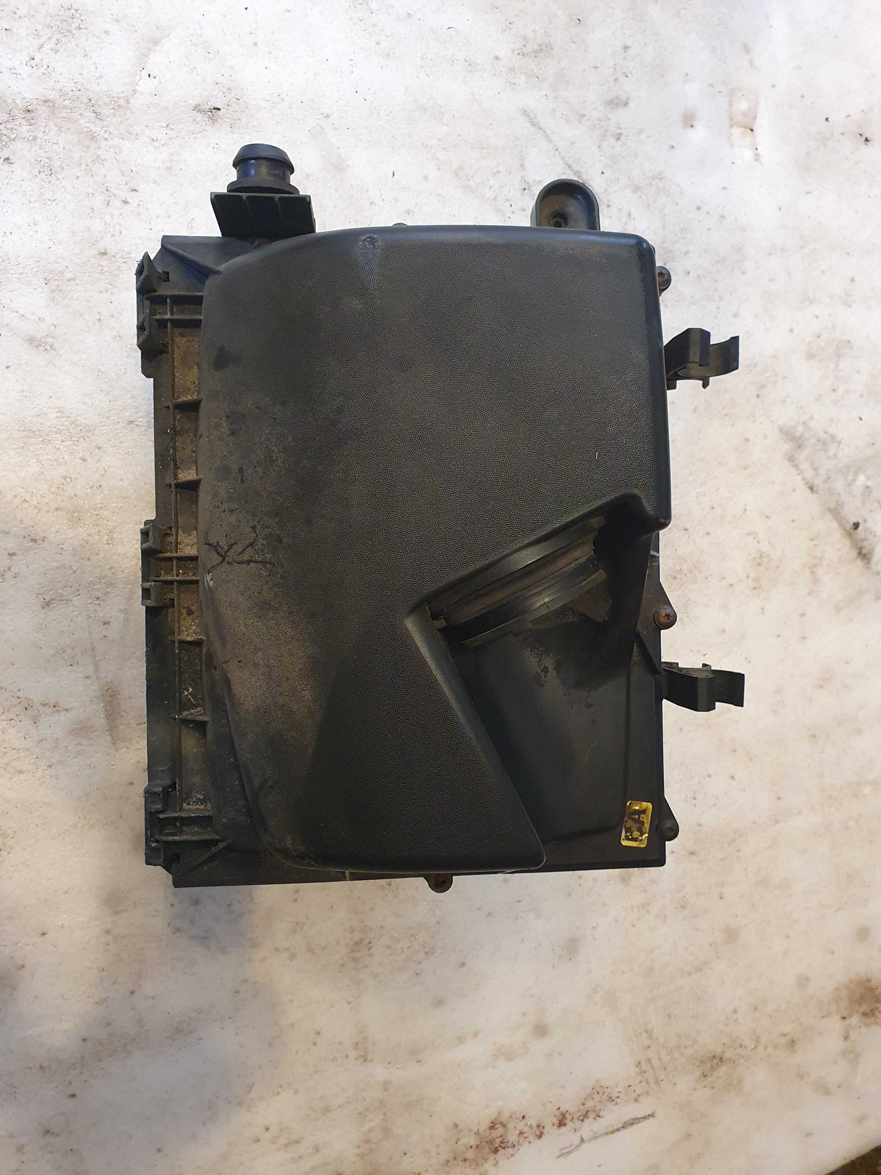 Obudowa filtra powietrza Opel signum Vectra C lift 1.9 cdti