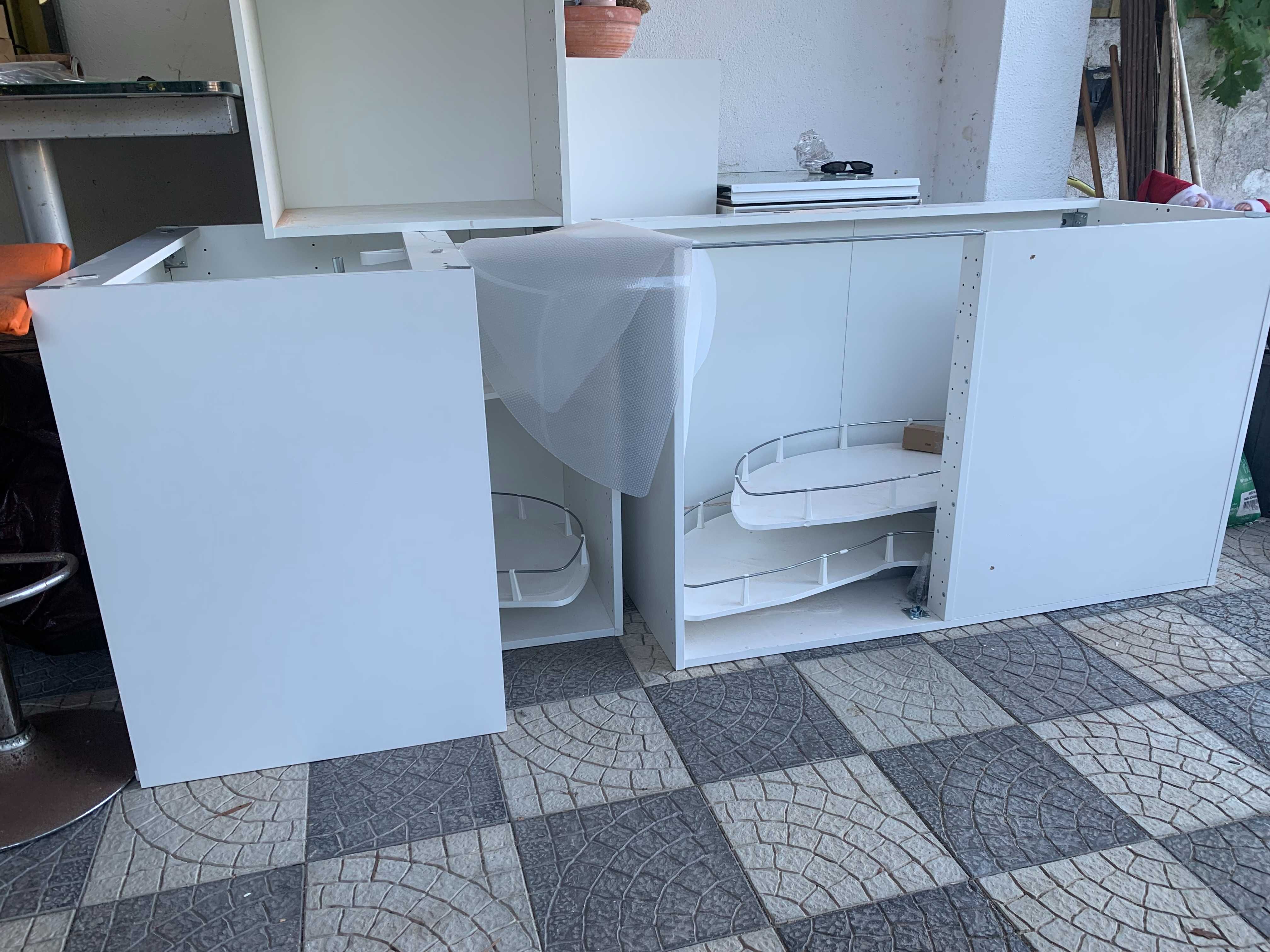 Móvel de Cozinha Moderno de canto e prolongamento  "Novo"