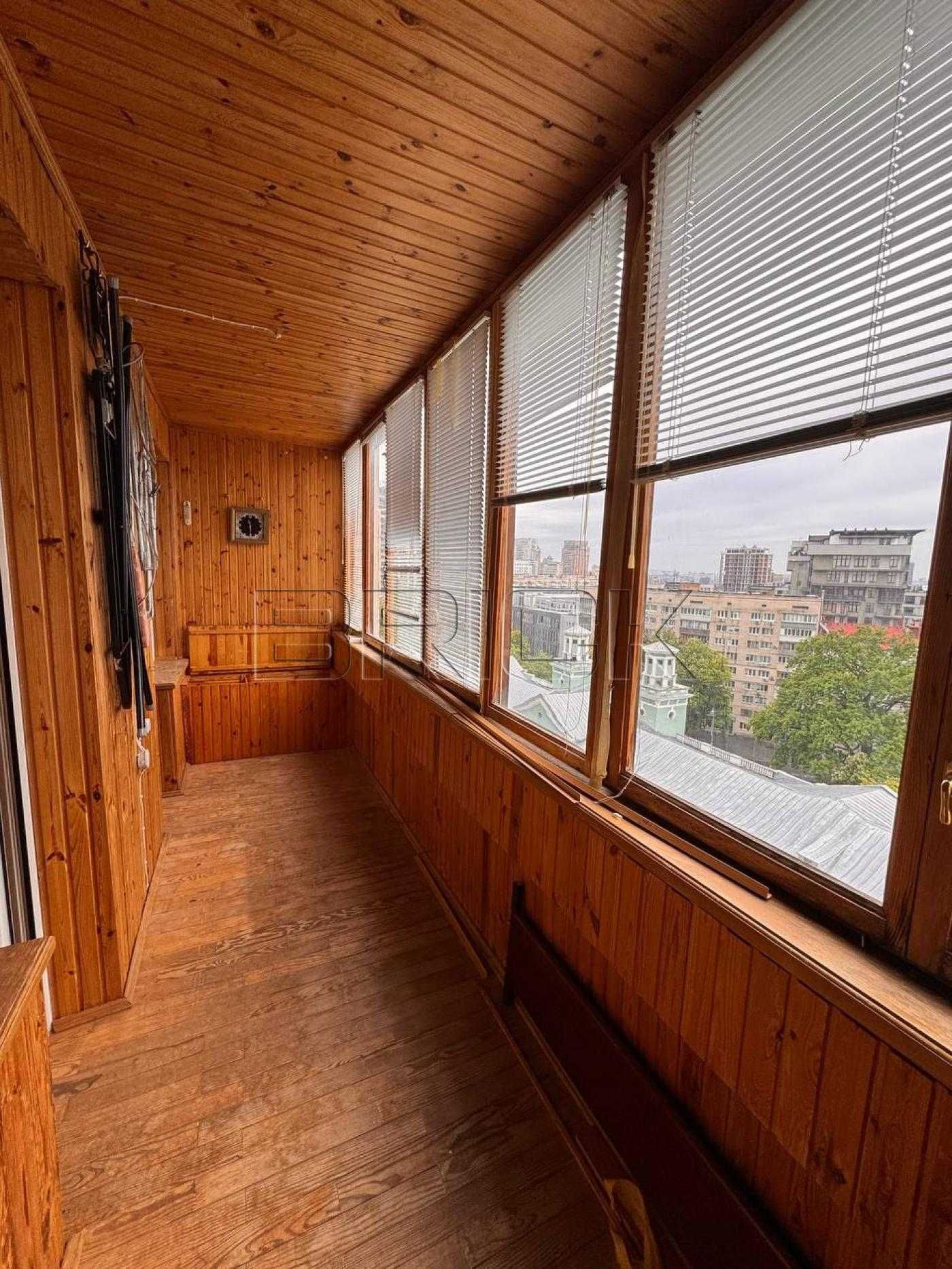 Продаж 2-к квартири / вул. Суворова 11 / 135 000 USD / 62м2