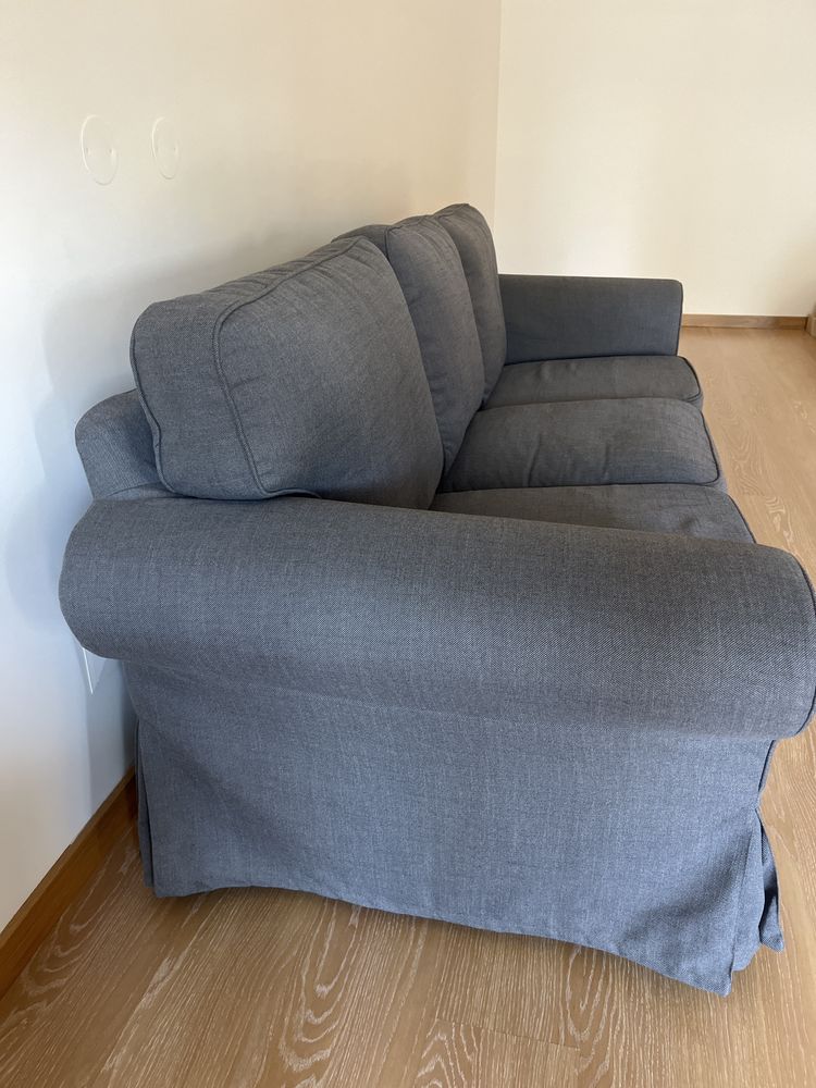 sofá de 3 lugares cinzento ikea
