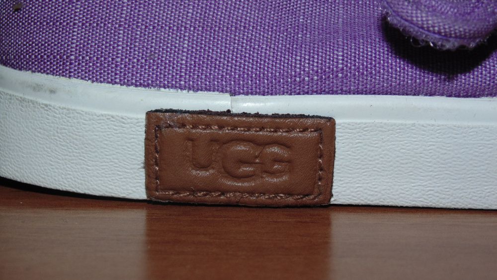 Продам мокасины туфельки UGG 34 размера, стелька 22.5 см Оригинал