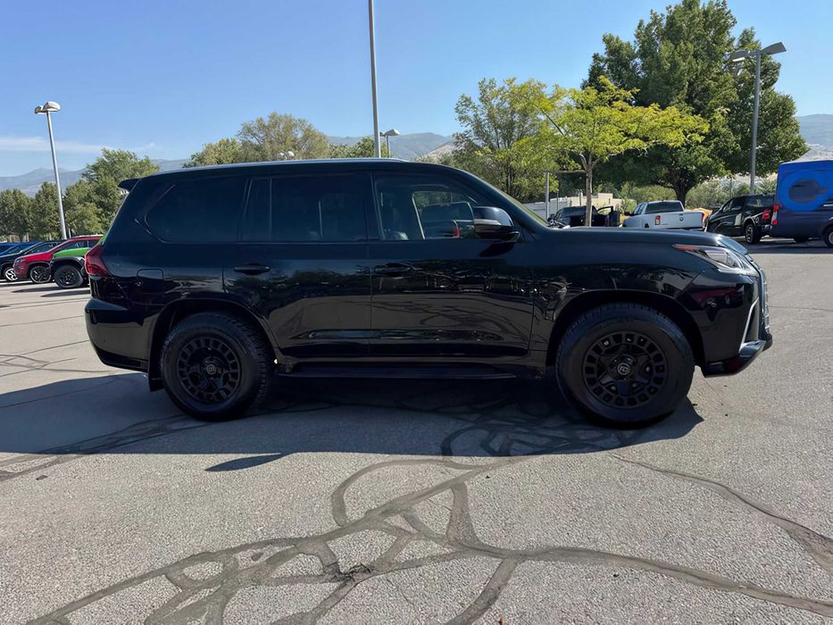 Lexus LX 570      2017