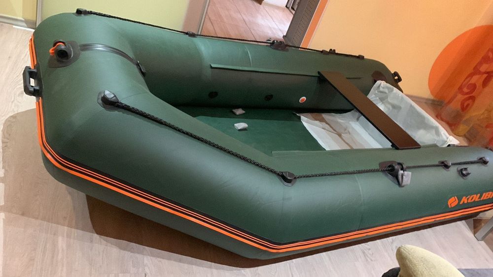 Моторний човен Kolibri KM 300