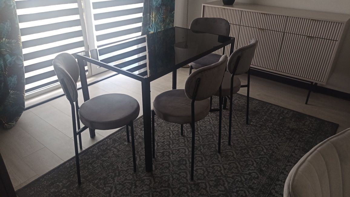 Krzesła nowe szare