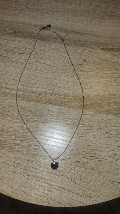Srebrny naszyjnik z zawieszką z czerwonego serduszka